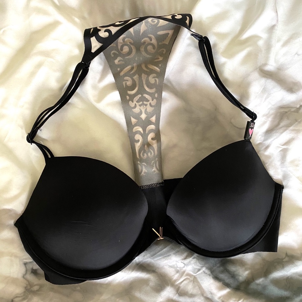 Victoria’s Secret Detail-Back Bra